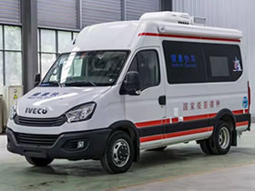 依維柯移動(dòng)式疫苗接種車(chē)，可下鄉(xiāng)鎮(zhèn)