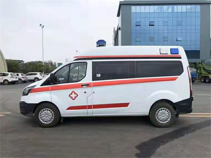 福特V362中軸中頂轉(zhuǎn)運(yùn)型救護(hù)車(chē)