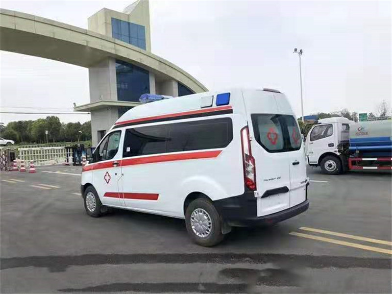 福特V362中軸中頂轉(zhuǎn)運(yùn)型救護(hù)車(chē)